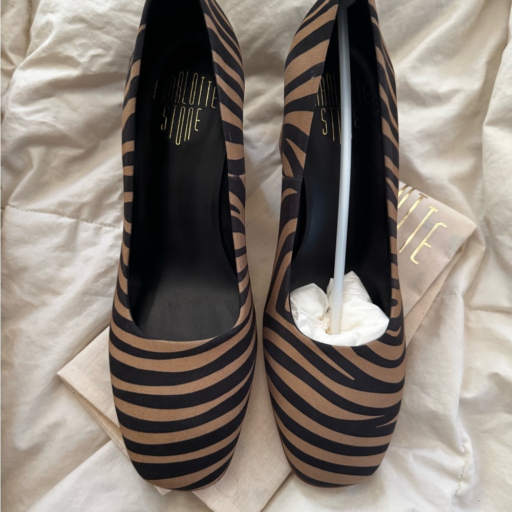 Charlotte Stone Black and Tan Striped Women's Shoes. NWB